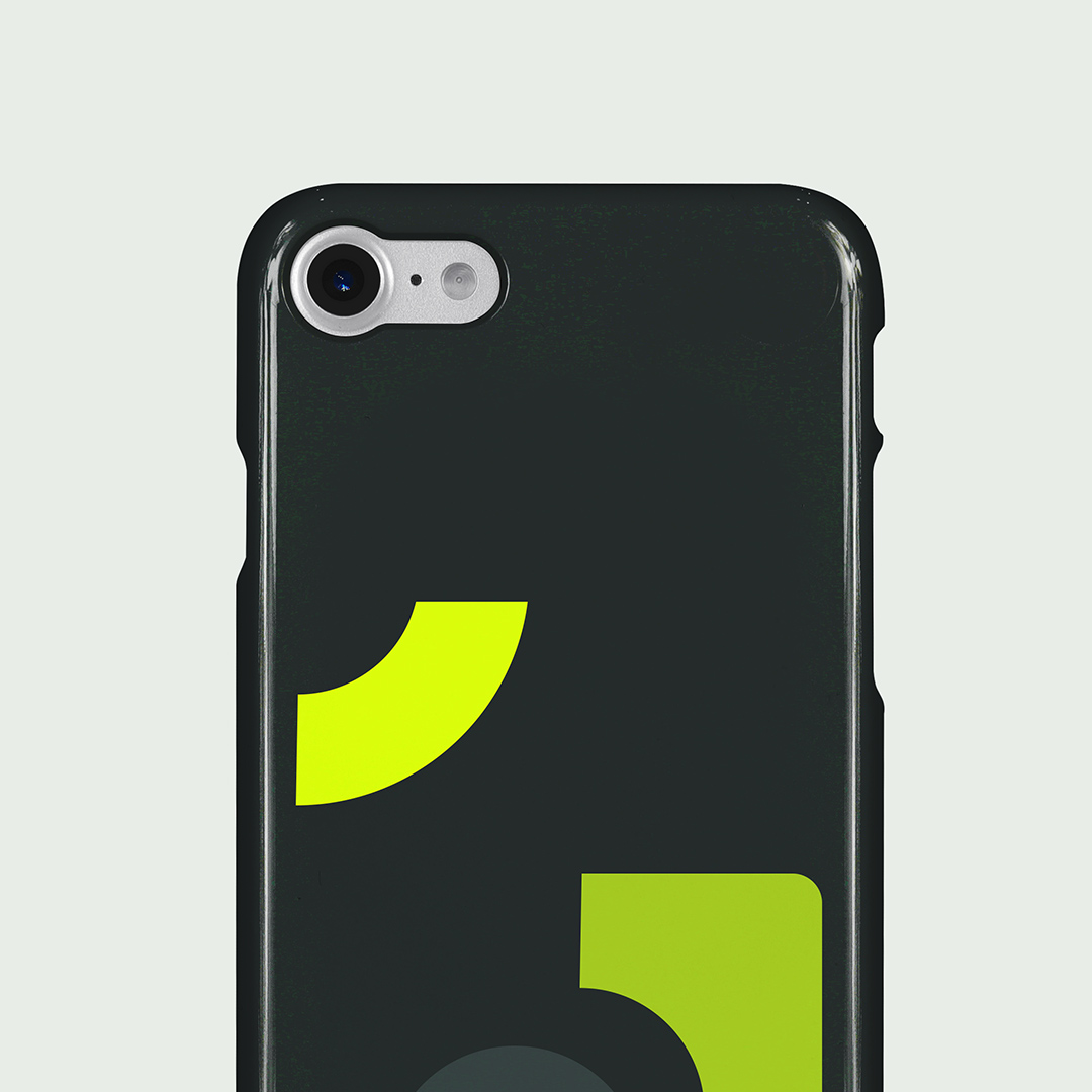 Schwarze Capmo iPhone Hülle mit grünen Formen